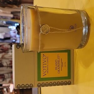 Votivo island Grapefruit Candle